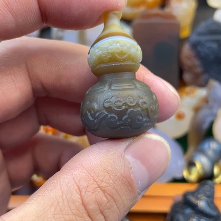 ****光玛瑙/玉髓未镶嵌颈饰