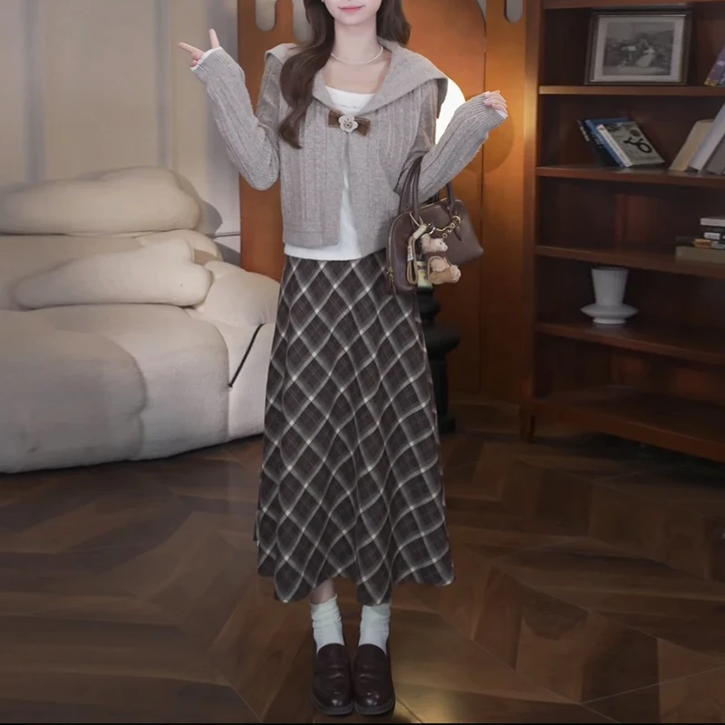 2025年秋季新款假两件上衣+高腰格纹半身裙两件套女时尚减龄衣服