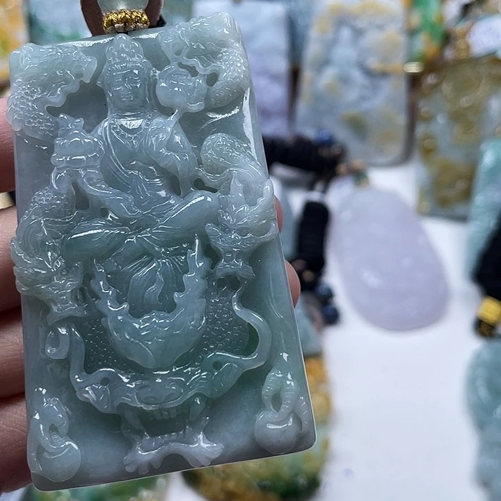 资***生翡翠未镶嵌颈饰天然