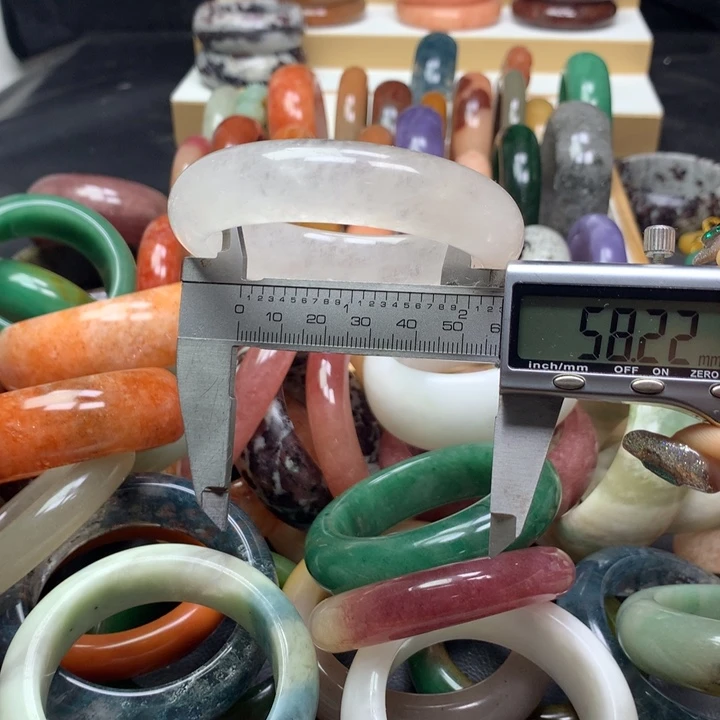 未镶嵌手镯石英质玉