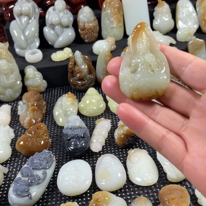 荣***航和田玉（糖玉）未镶嵌颈饰