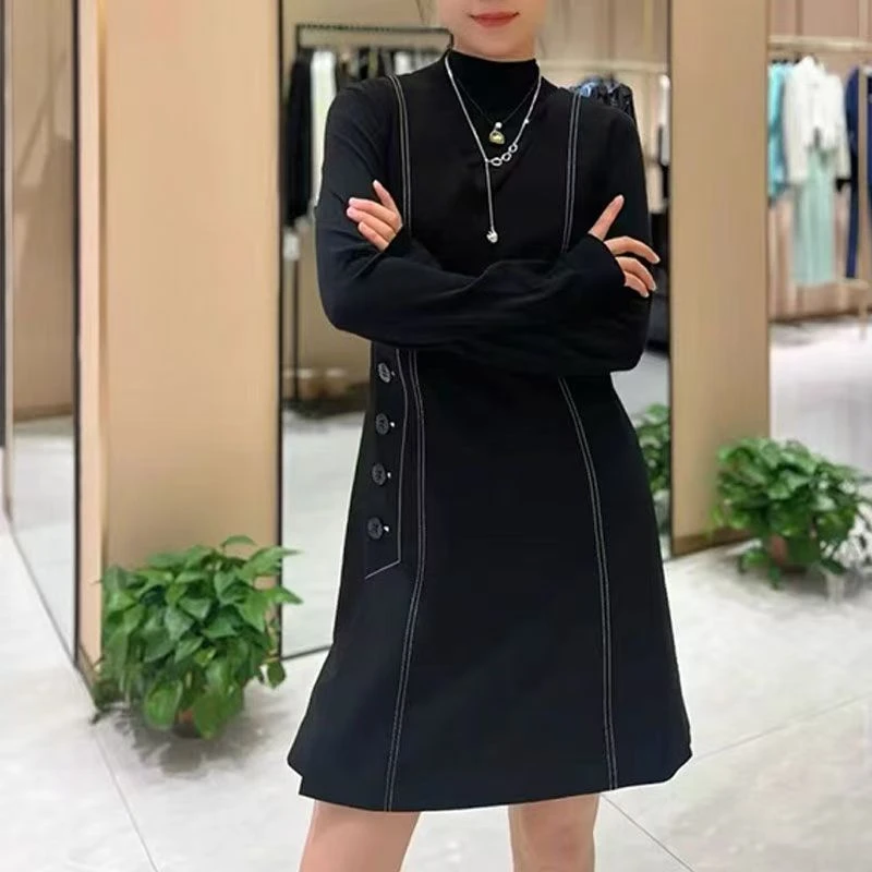 哥弟阿玛施正背心连衣裙V领单排扣连衣裙百搭秋显瘦打底长袖秋冬