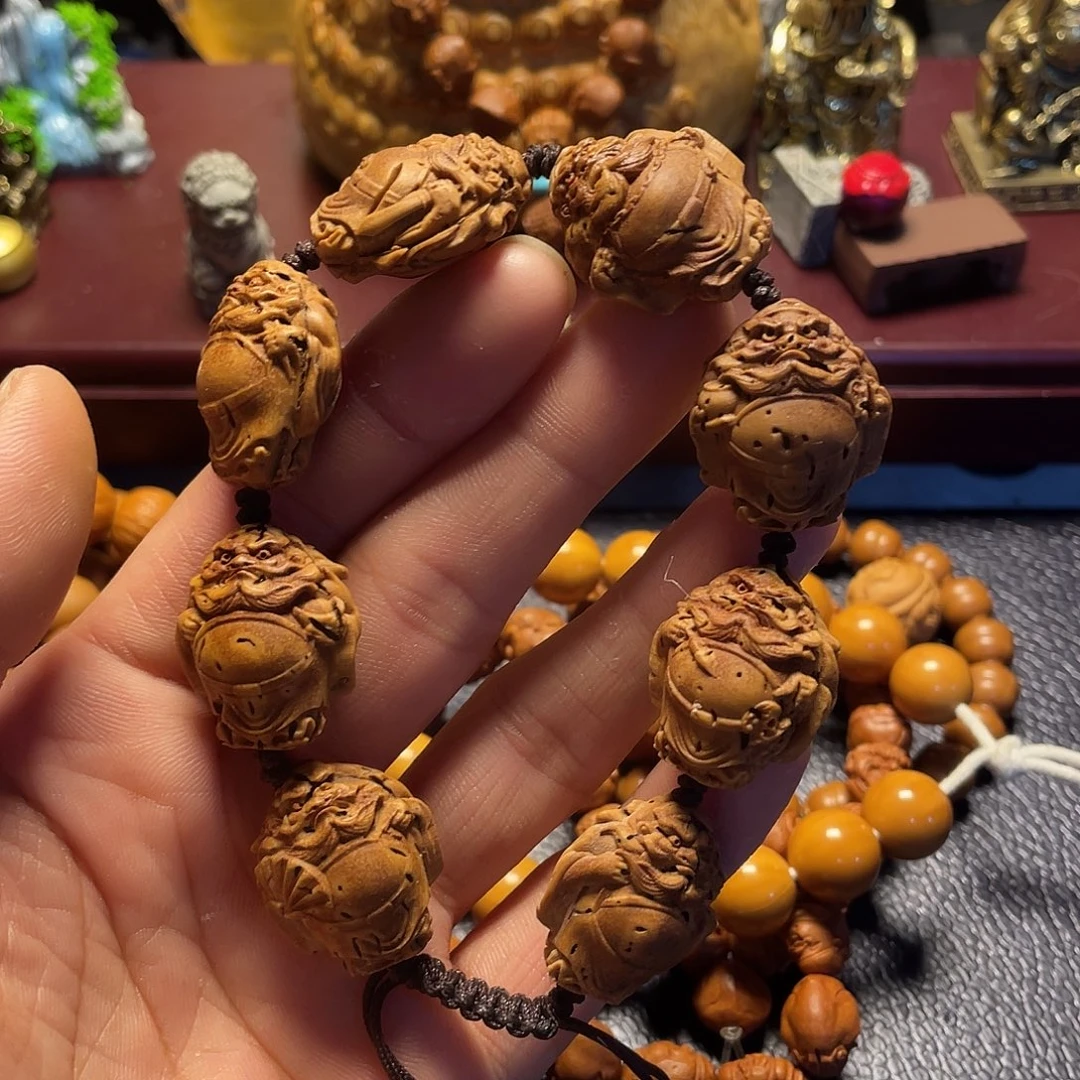 大桃核雕刻瑕疵钟馗