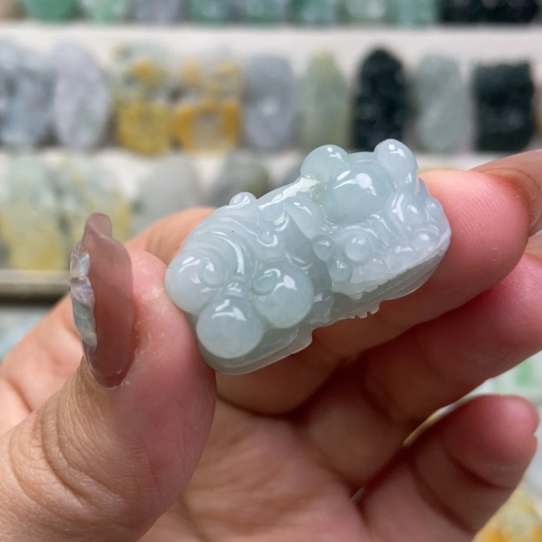 翡翠吊坠(赠链)未镶嵌