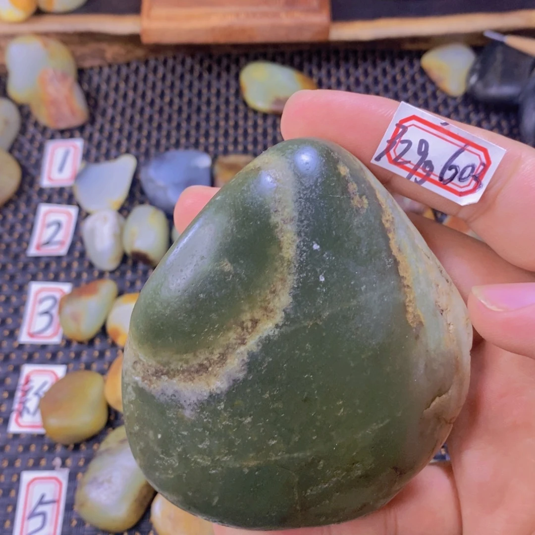 颈饰未镶嵌和田玉（糖玉）