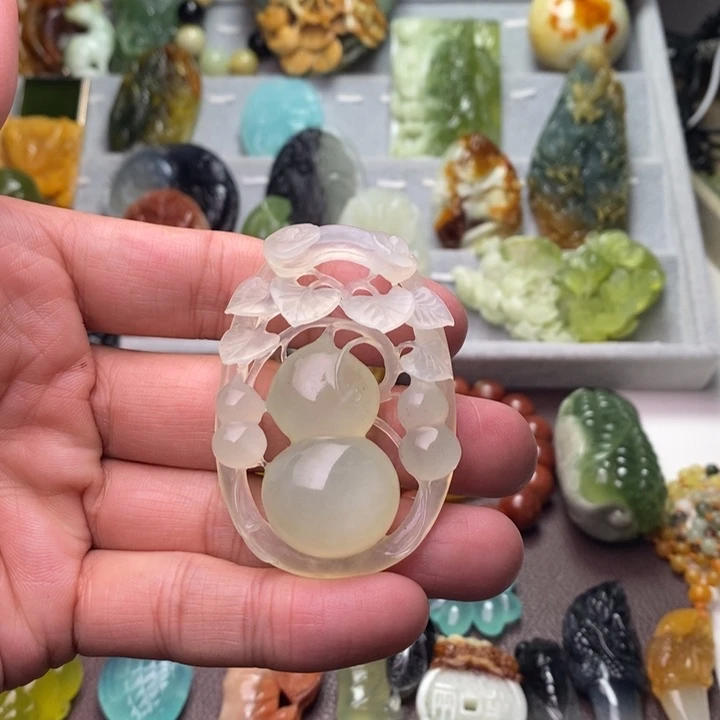 蛇纹石玉未镶嵌颈饰