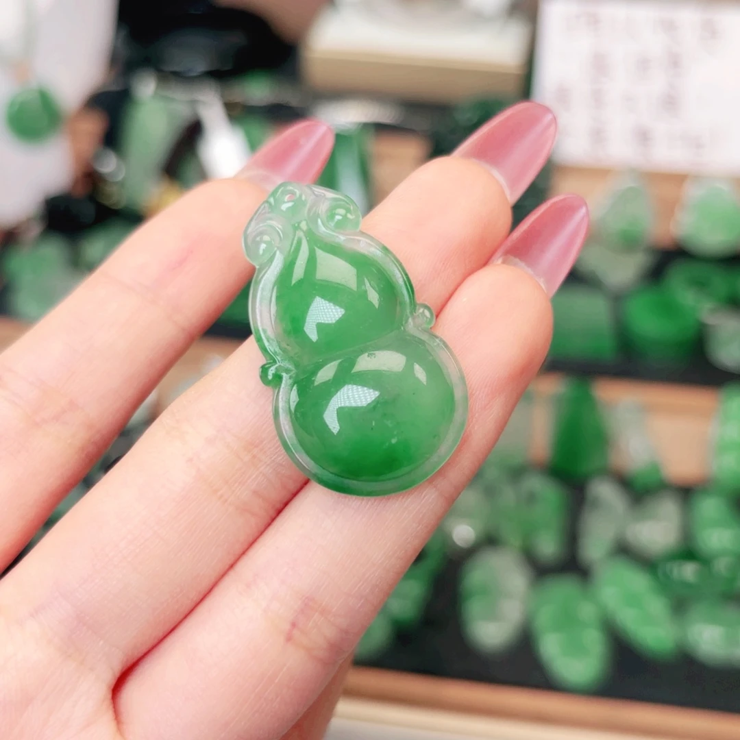 石英质玉（非洲翠）未镶嵌颈饰