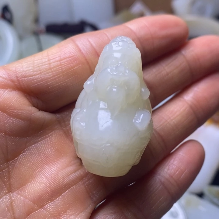 和田玉未镶嵌把件