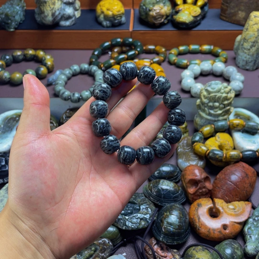 【闪购商品】未镶嵌岫岩河磨玉（透闪石质玉）挂件