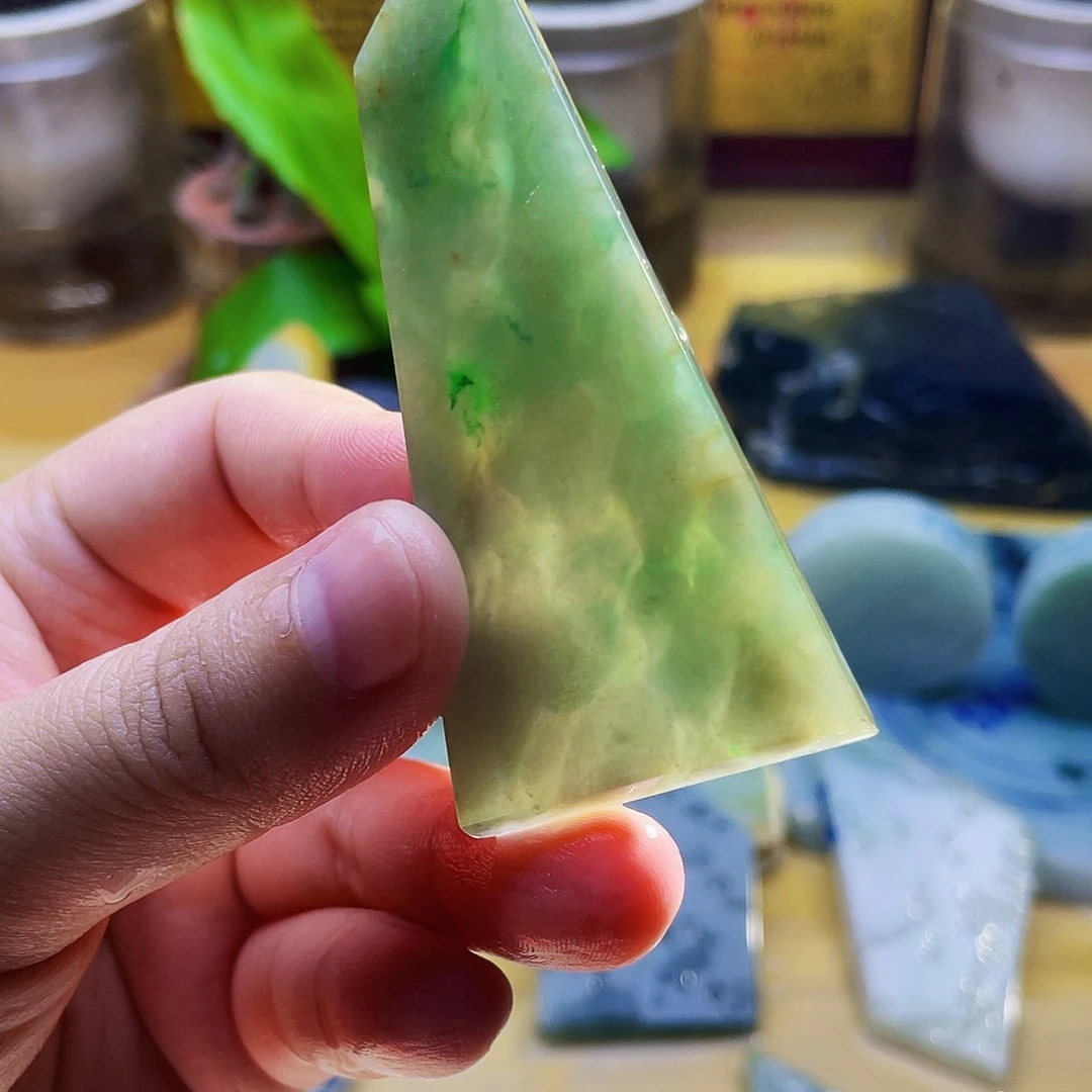 翡翠未镶嵌颈饰毛料12