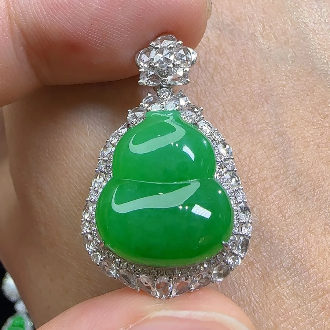 颈饰18K金镶嵌翡翠天然翡翠