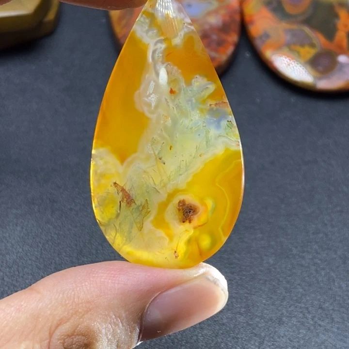 玛瑙/玉髓颈饰未镶嵌静**春