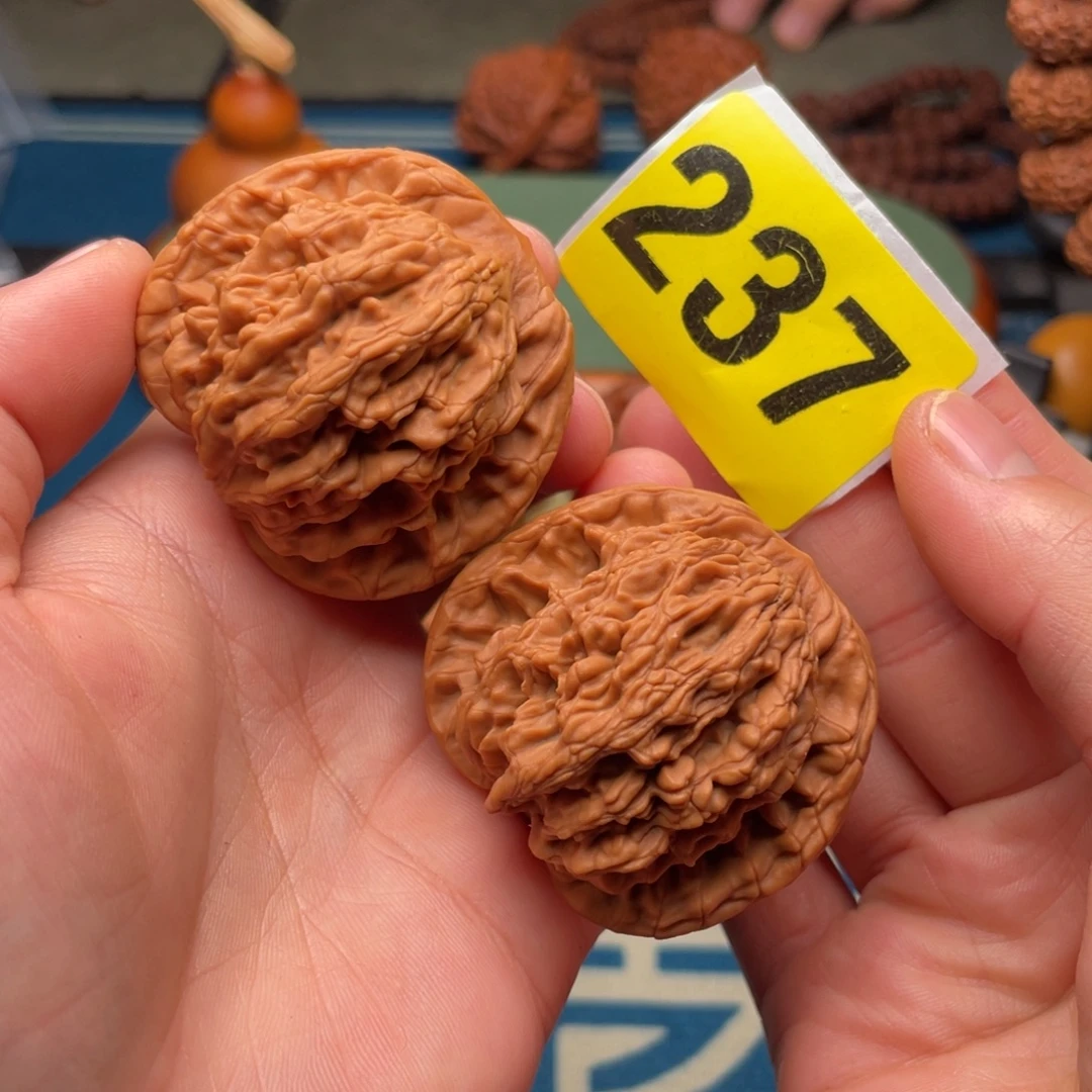 文玩核桃吊坠46虎头（精品）237号