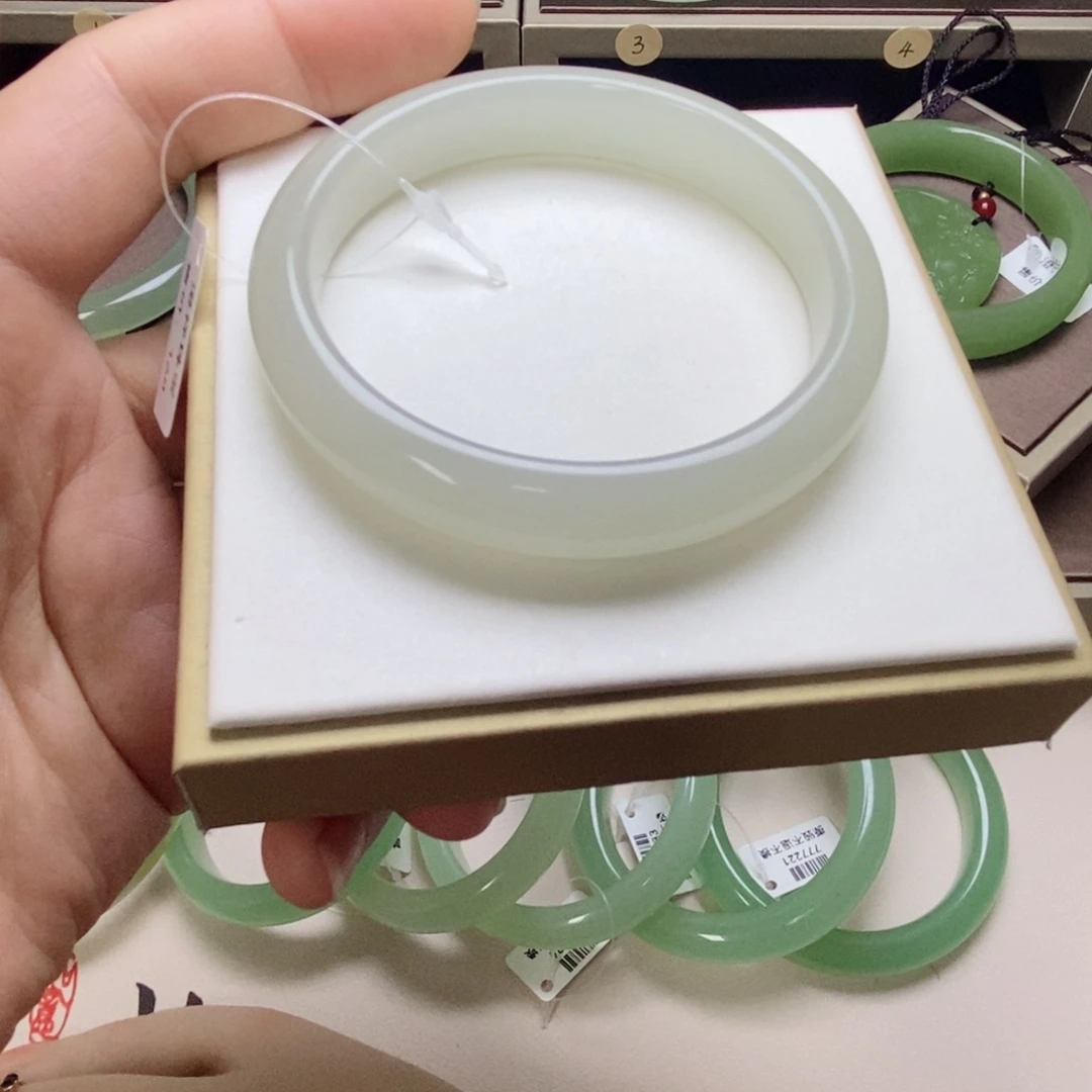 东陵石未镶嵌手镯