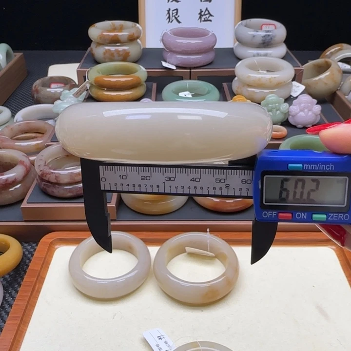 石英岩玉未镶嵌手镯