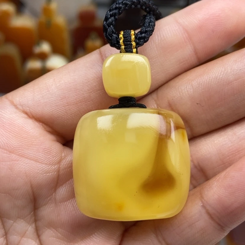 【闪购商品】琥珀颈饰未镶嵌