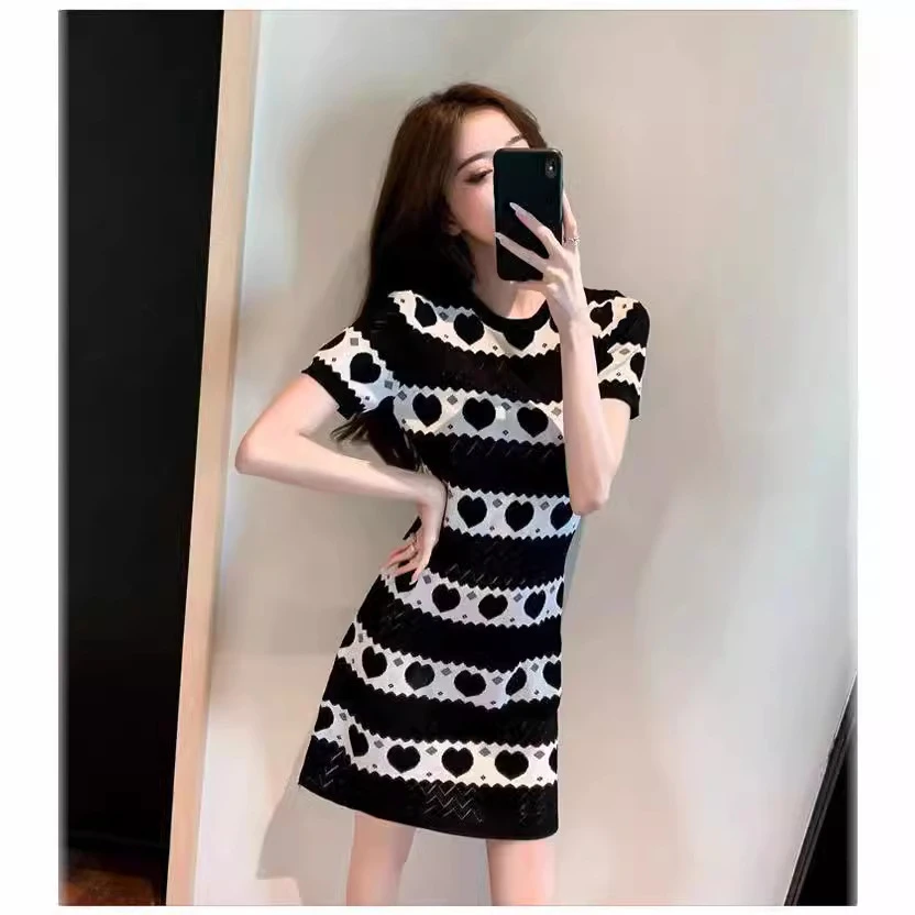 爱心拼接连衣裙优雅气质圆领短袖设计感夏季女士中腰针织套头女装