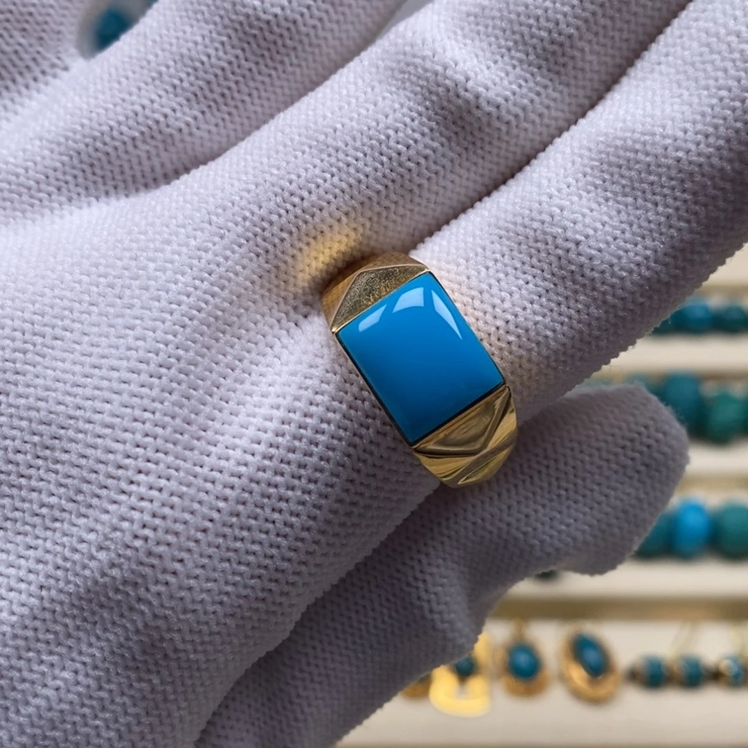 绿松石18K金镶嵌珠宝奇石戒指