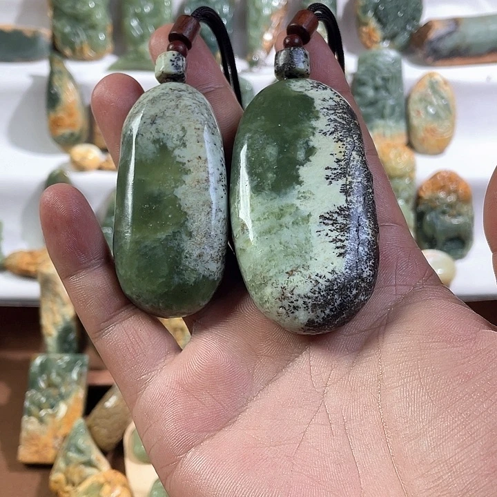 故***沟岫岩河磨玉（透闪石质玉）未镶嵌颈饰