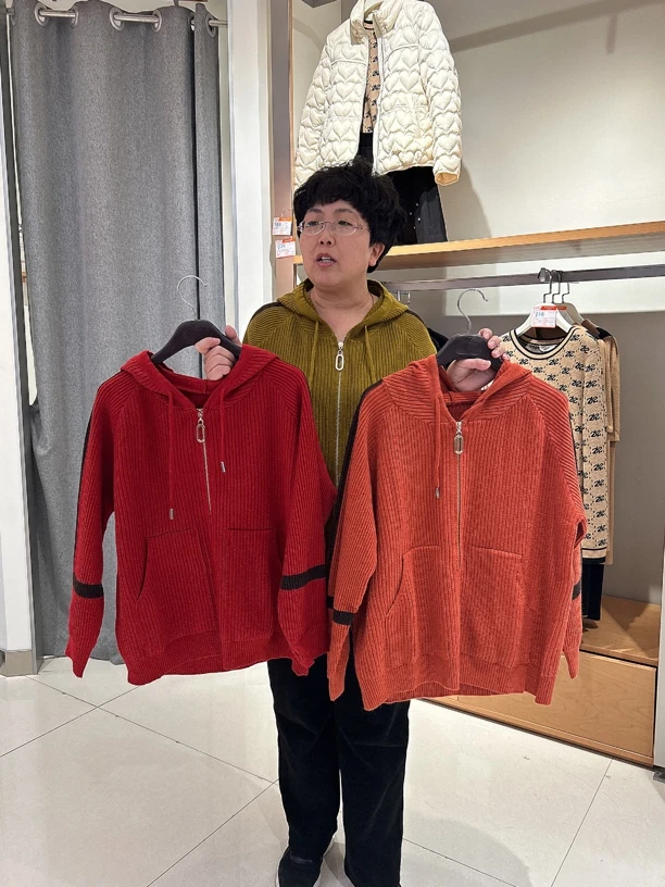 开衫戴帽子竖条纹