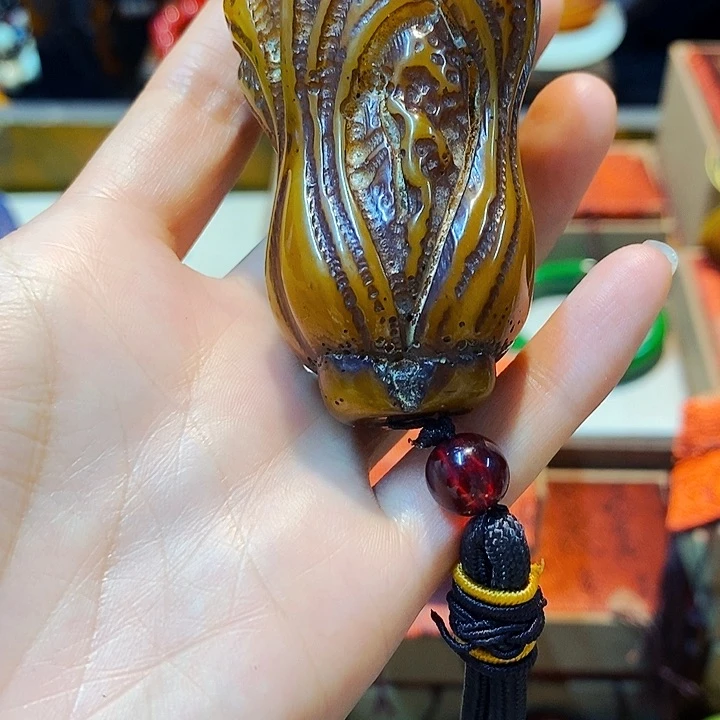 蜜蜡颈饰未镶嵌主播的节目有多精彩啊我