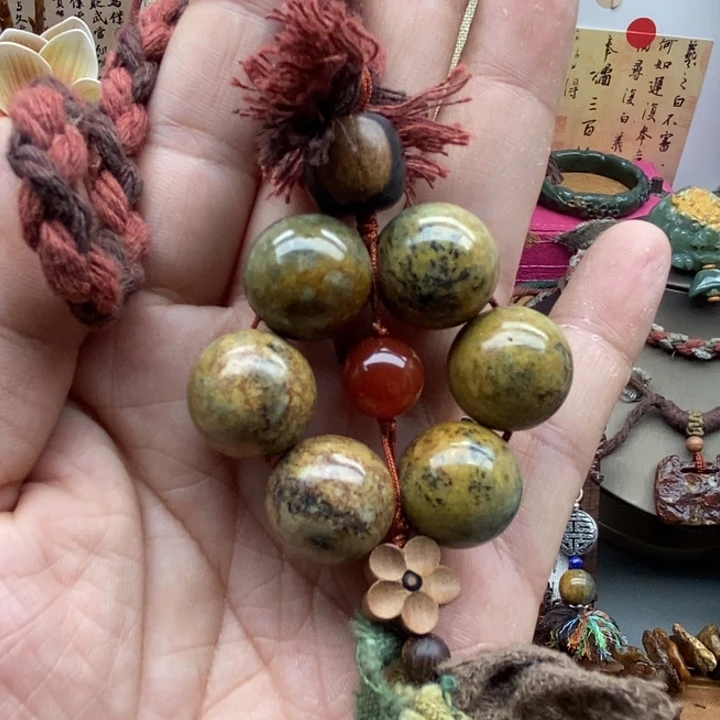 未镶嵌岫岩河磨玉（透闪石质玉）把件