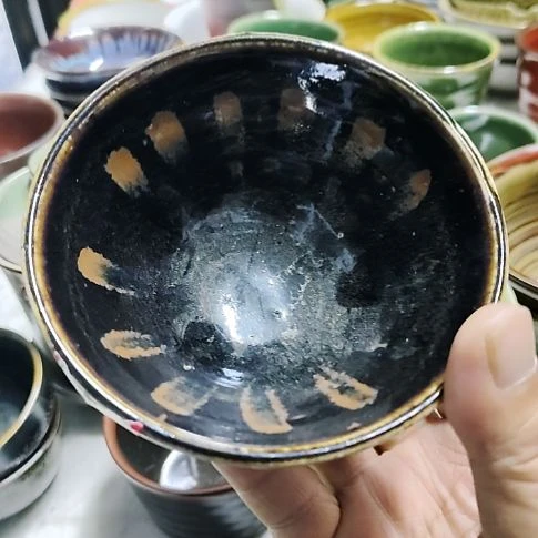 瓷片瓷片，各种摆件，均有瑕疵。沙锅！