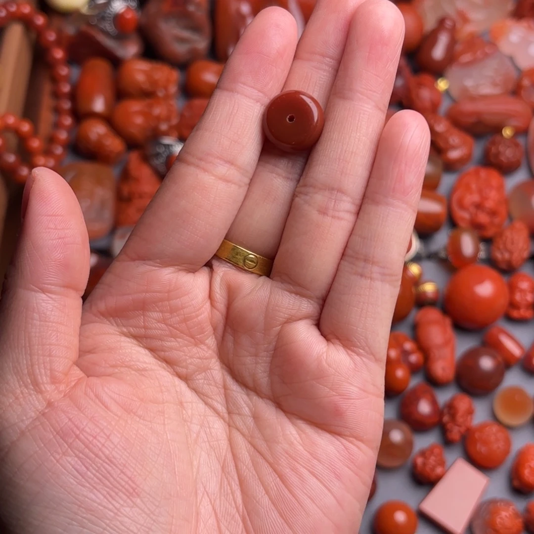 璎***珞南红玛瑙未镶嵌珠宝奇石