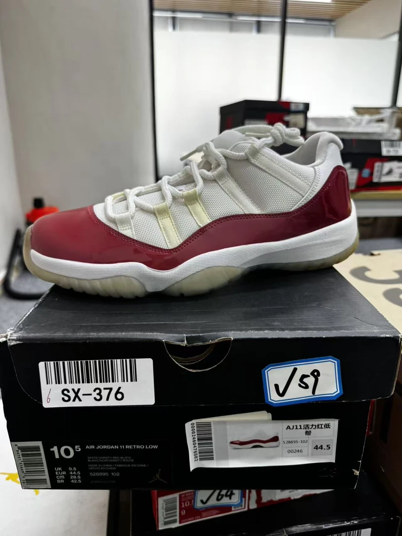 Nike AJ11活力红低帮 44.5码 全新原盒 11月10 GUI