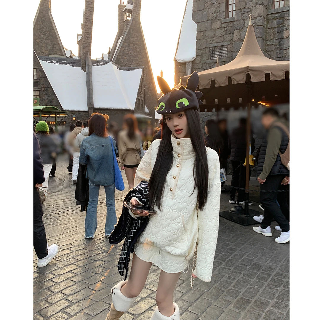 YEXIAOTING叶小婷 英伦格调  加棉心形压花设计感卫衣时髦两件套