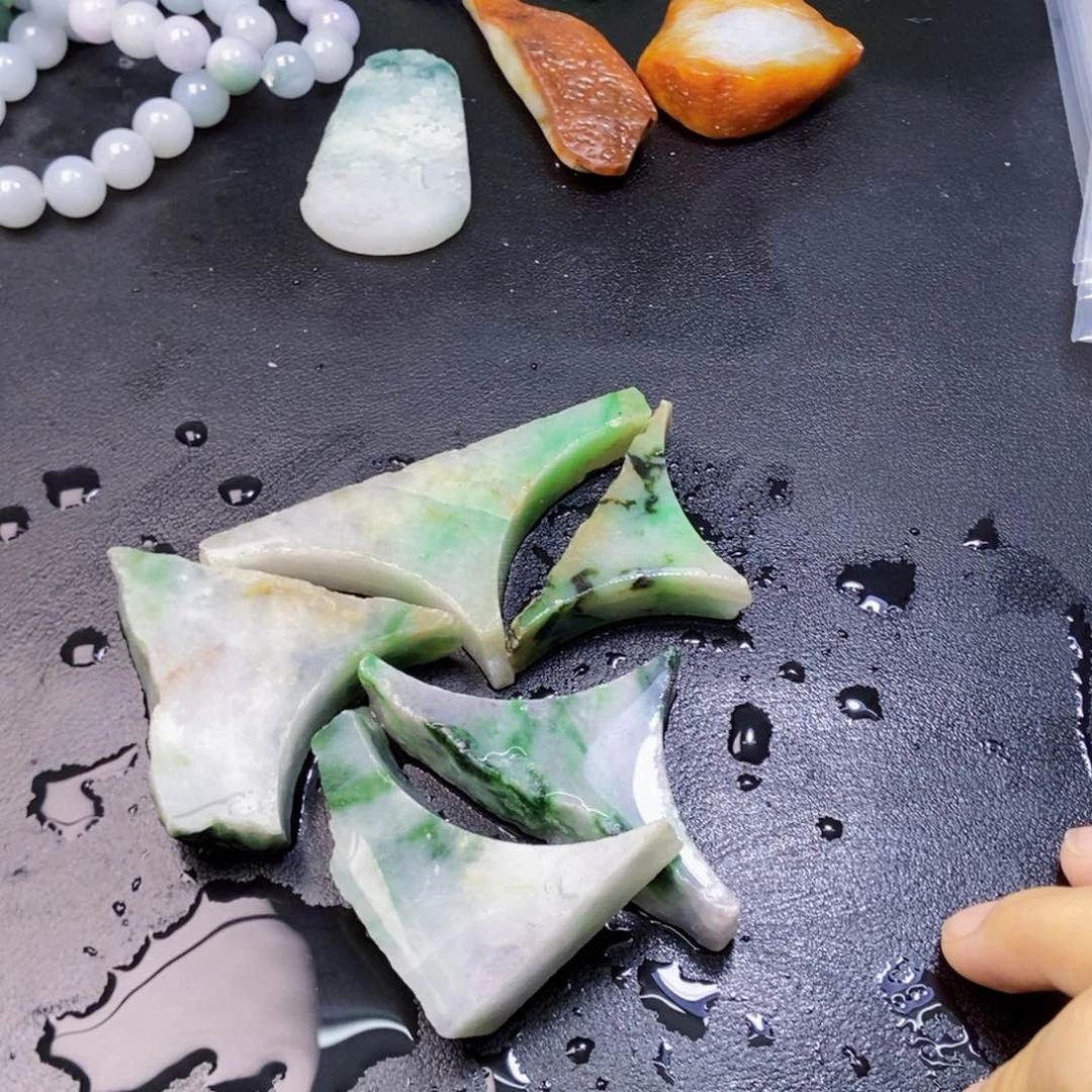 翡翠未镶嵌颈饰003号