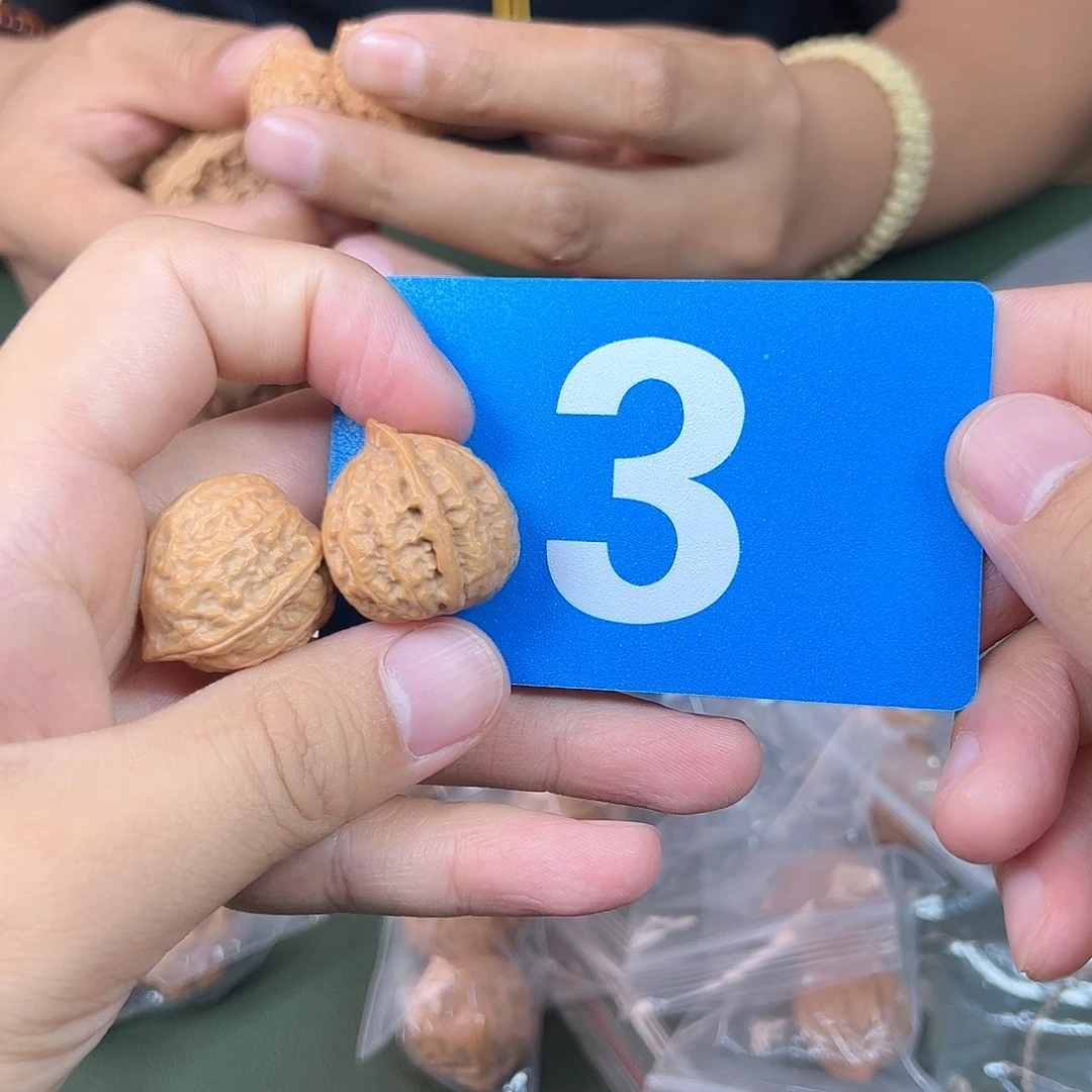 吊坠文玩核桃24秋子。  3