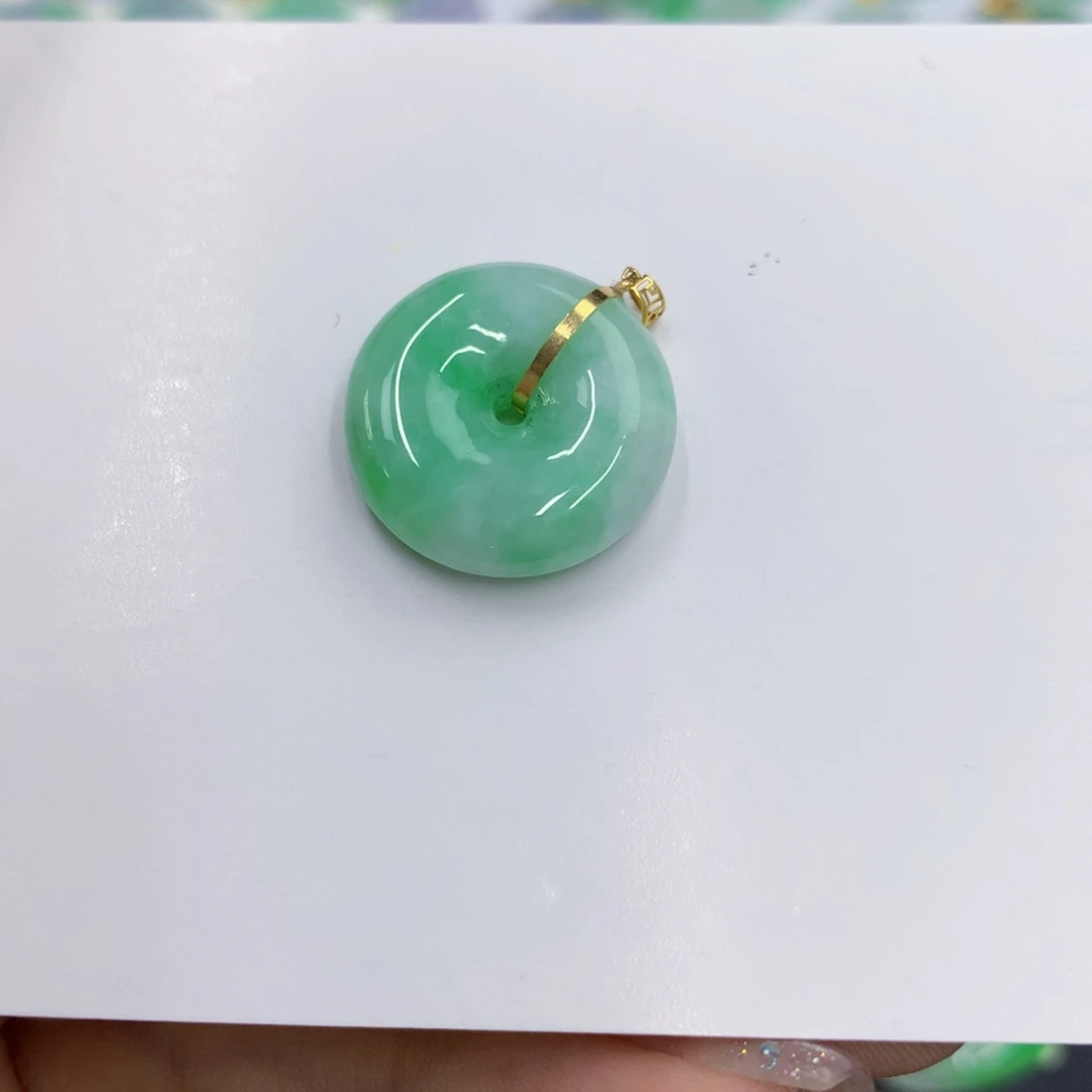 翡翠18K金镶嵌颈饰翡翠