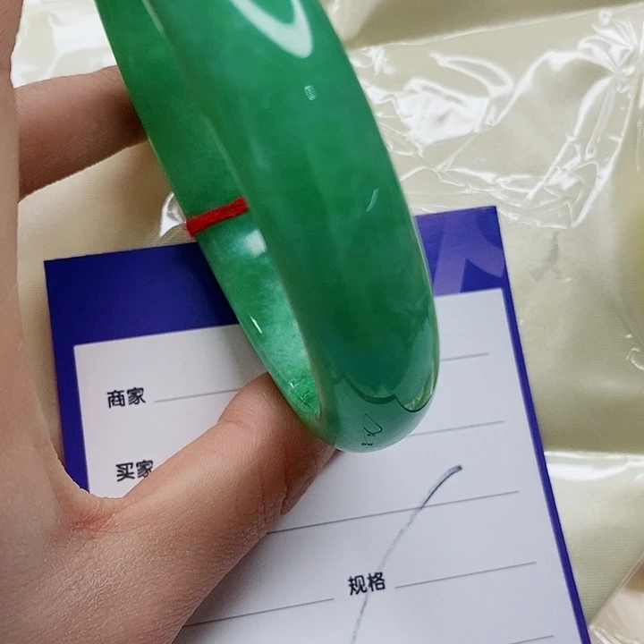 翡翠手镯未镶嵌翡翠