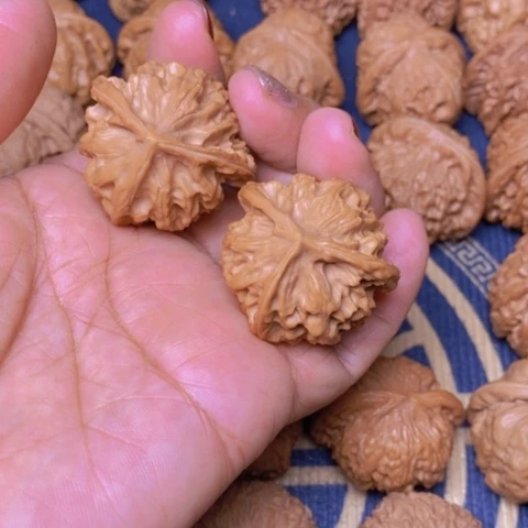 【闪购商品】文玩核桃吊坠心*老三棱38