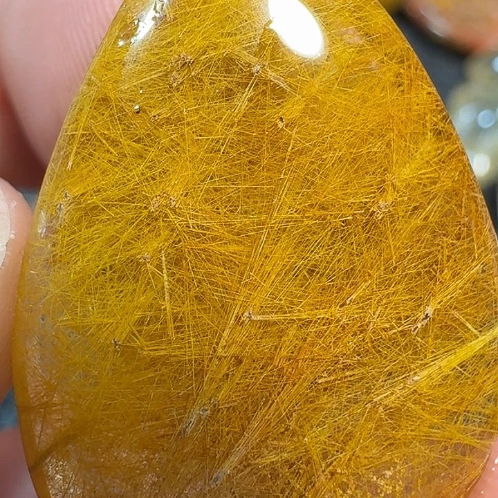 不***_未镶嵌颈饰水晶好