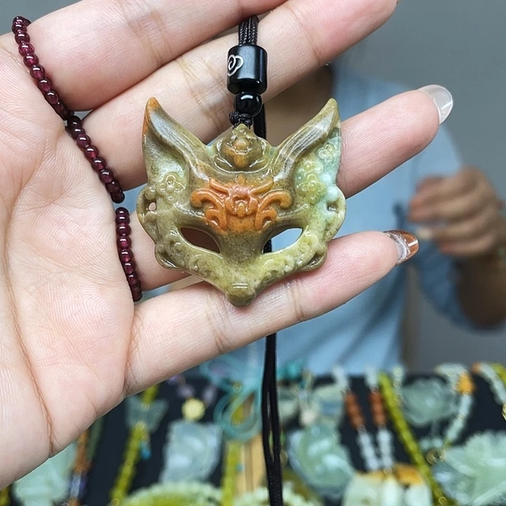 蛇纹石玉未镶嵌颈饰