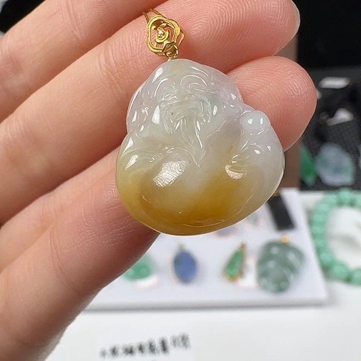 翡翠18K金镶嵌颈饰