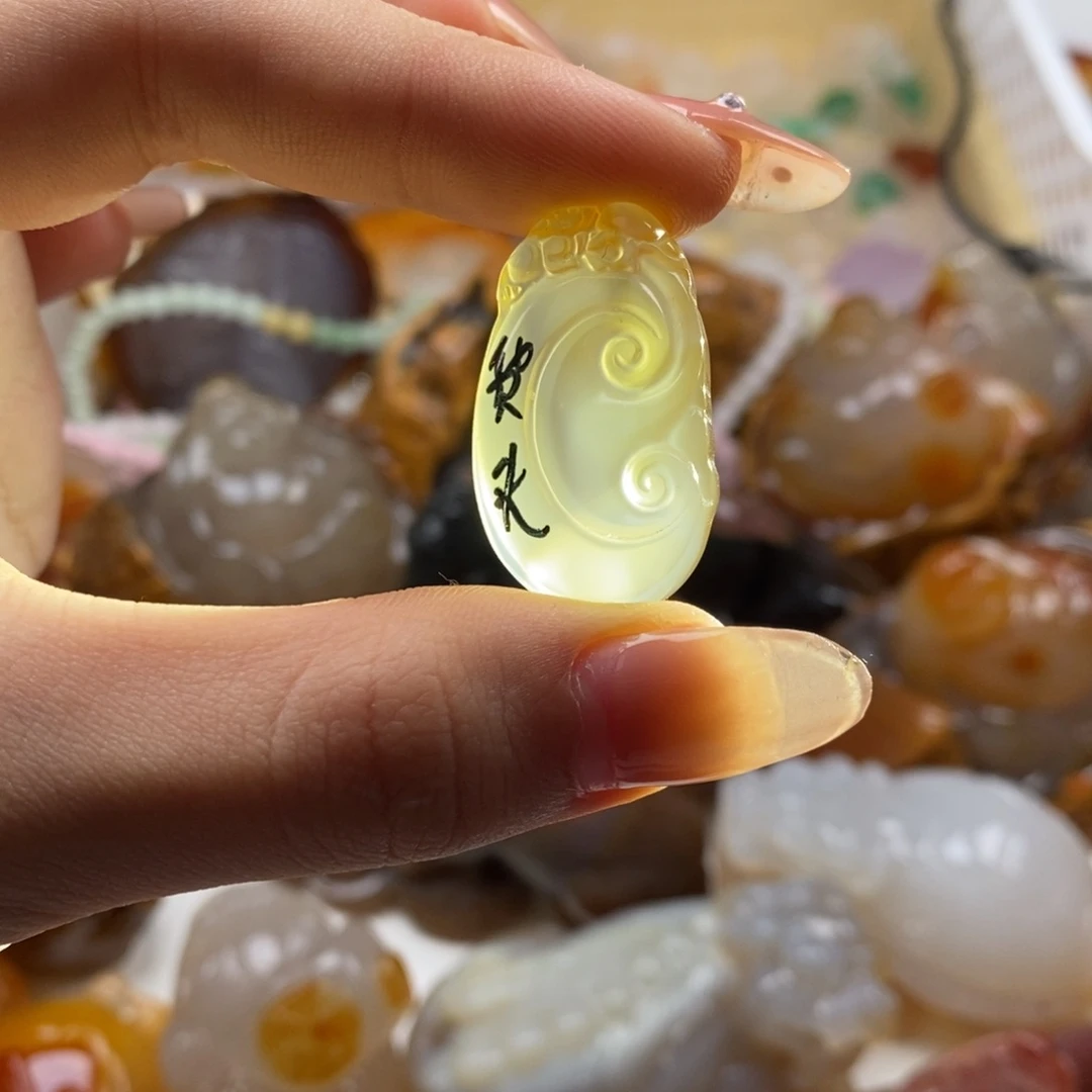 玛瑙/玉髓未镶嵌颈饰