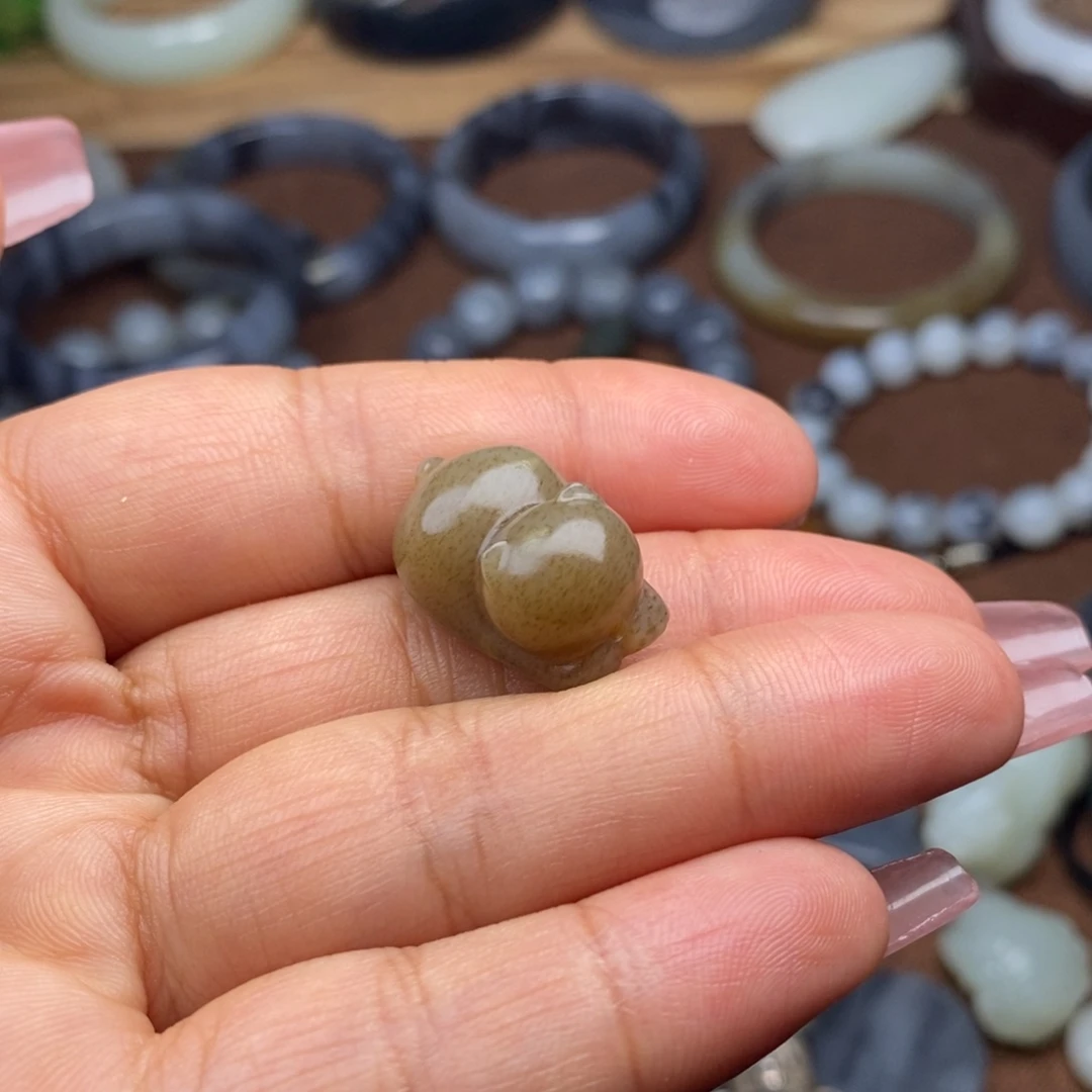 蝈***蝈和田玉未镶嵌颈饰