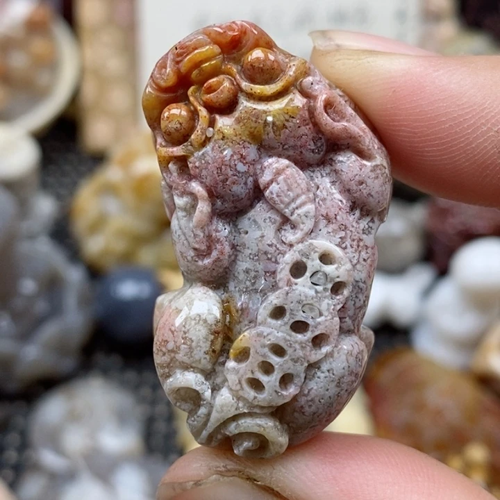 颈饰未镶嵌硅化珊瑚（珊瑚玉）有瑕