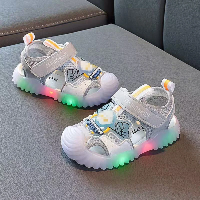 男童凉鞋亮灯夏季新款儿童包头软底沙滩鞋中小童防滑防踢宝宝凉鞋