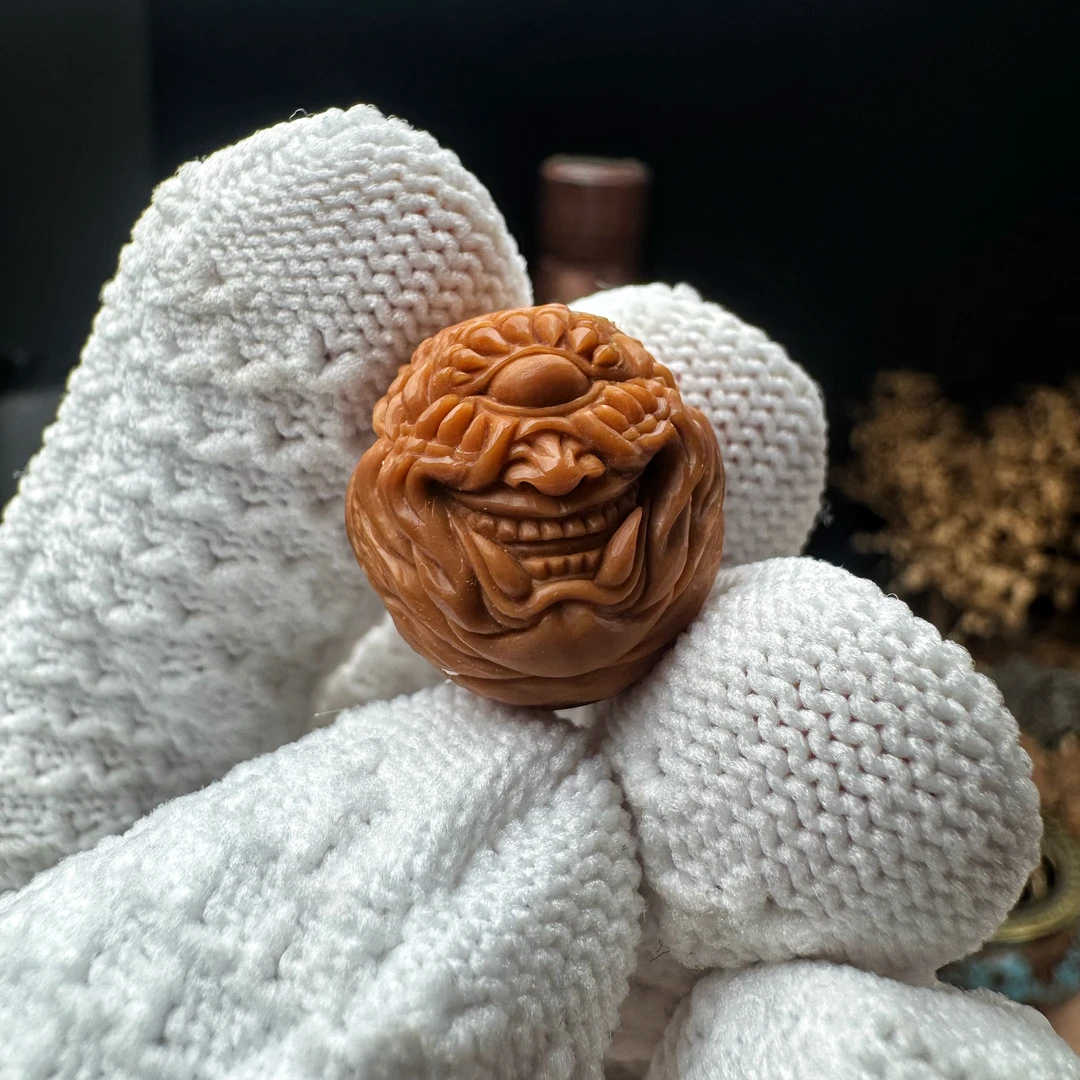 独目邪灵猴头核桃雕刻