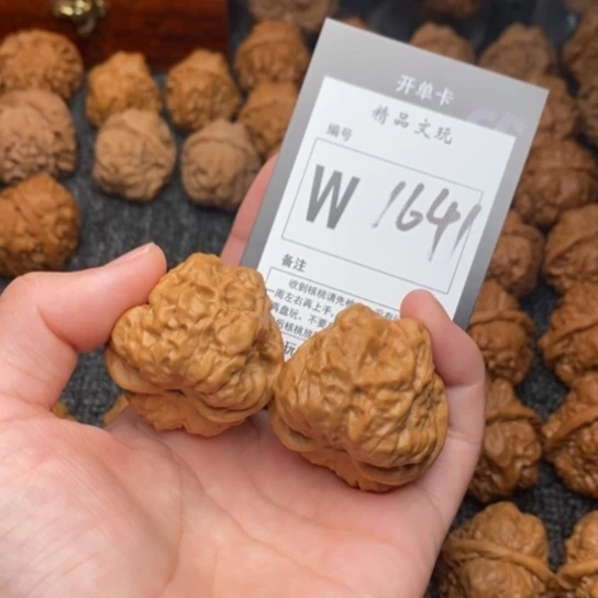 吊坠桃核我是第一百37
