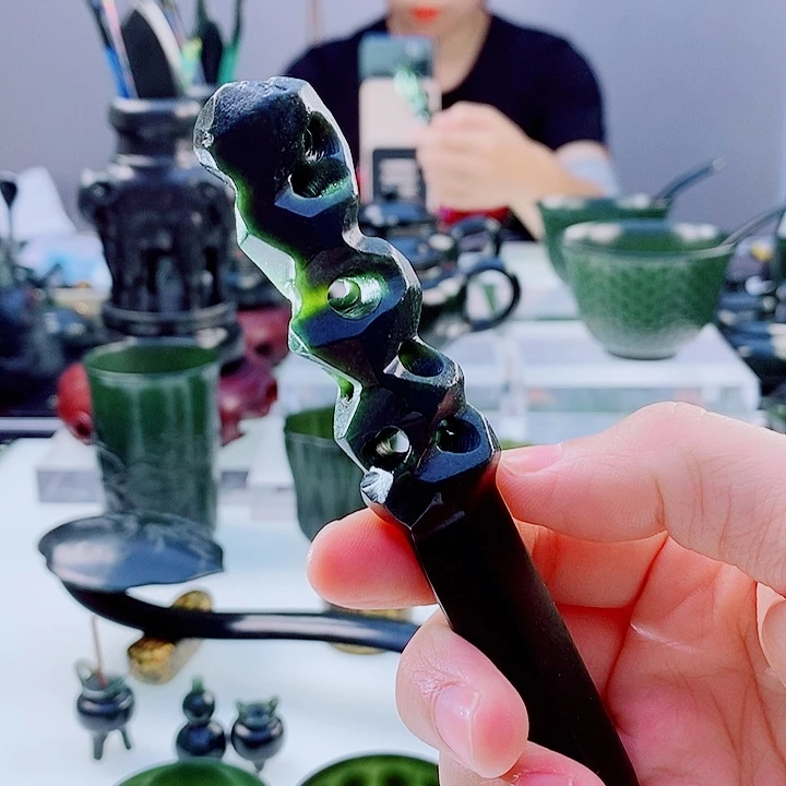 未镶嵌和田玉（青玉）把件