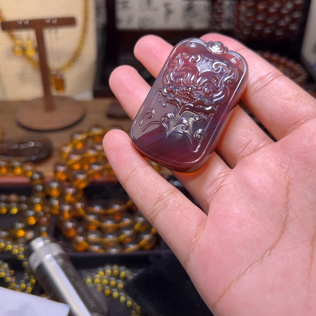 琥珀未镶嵌颈饰貔貅牌