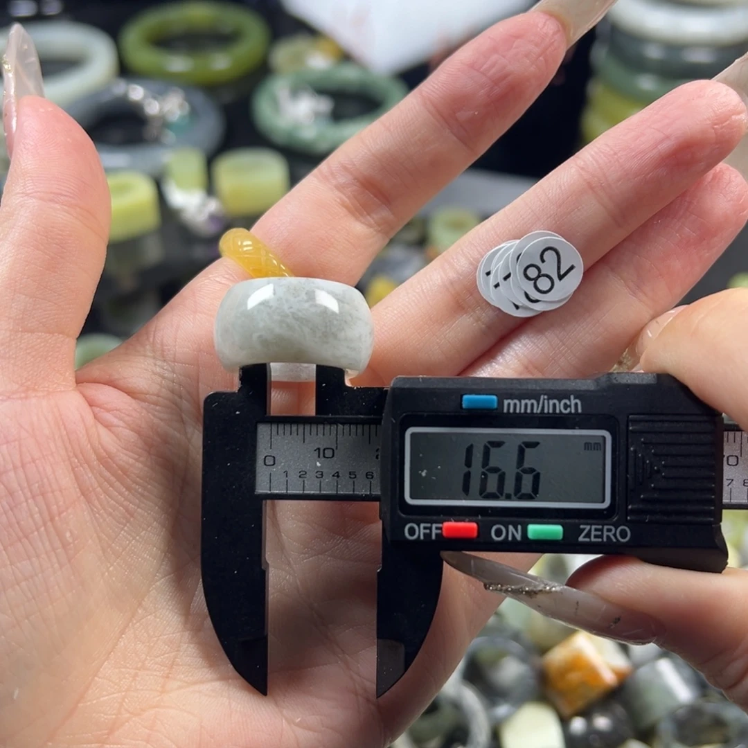 蛇纹石玉未镶嵌戒指