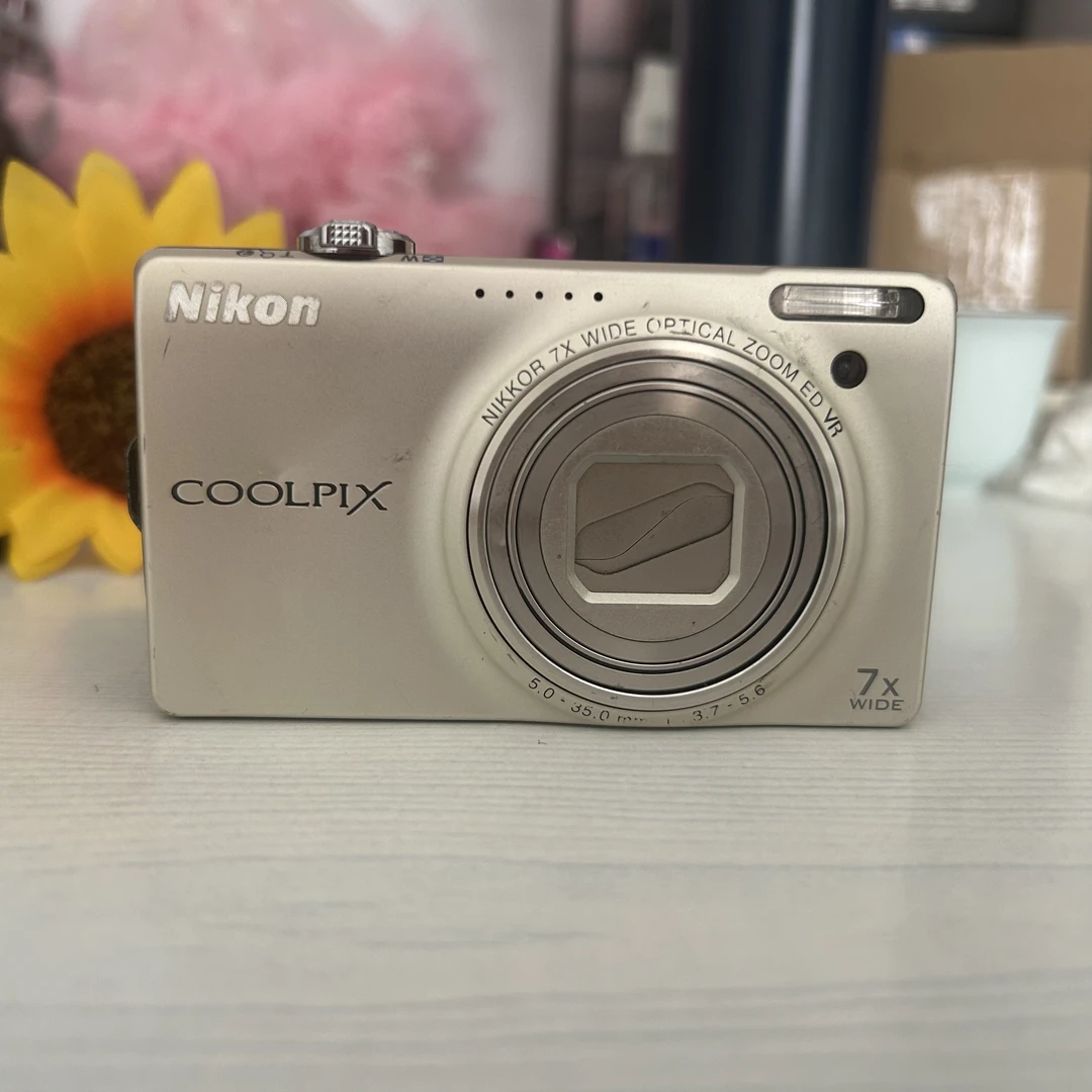 9新 Nikon/尼康 s6000 1600万像素7倍光学变焦 屏幕漏液No退换