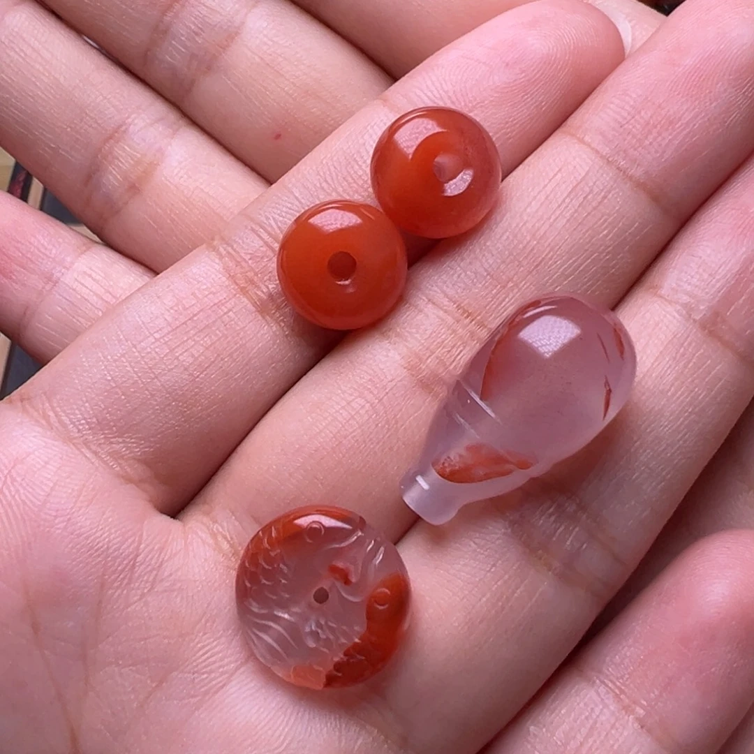 白***下南红玛瑙未镶嵌珠宝奇石