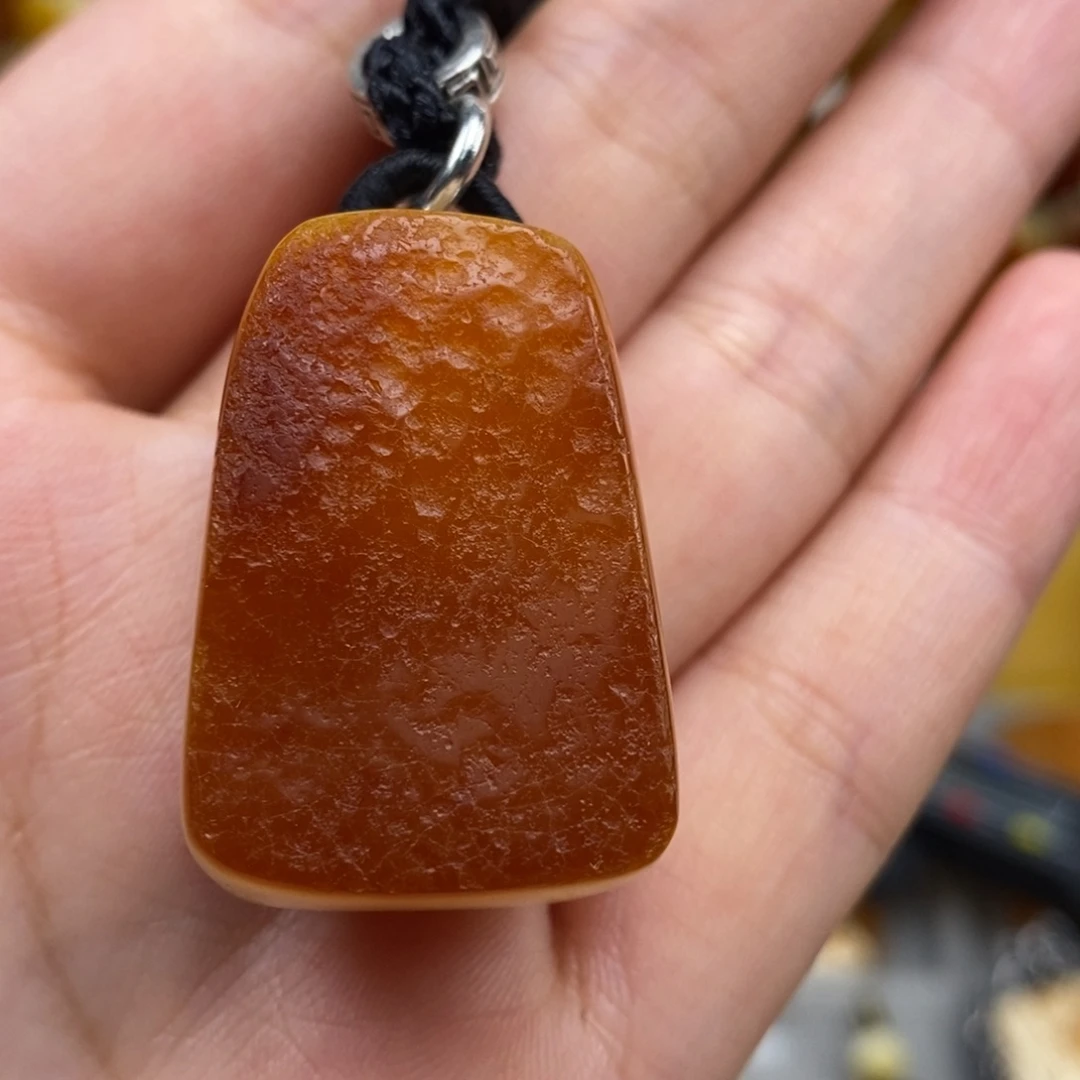 未镶嵌琥珀珠宝奇石